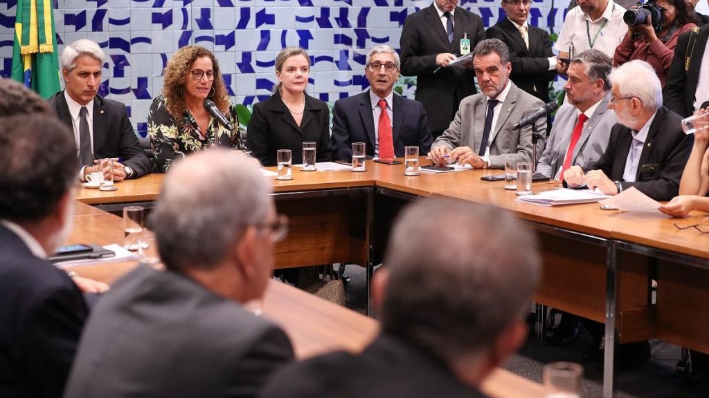 Oposição torce mais pela queda de Bolsonaro do que pela liberdade dos brasileiros