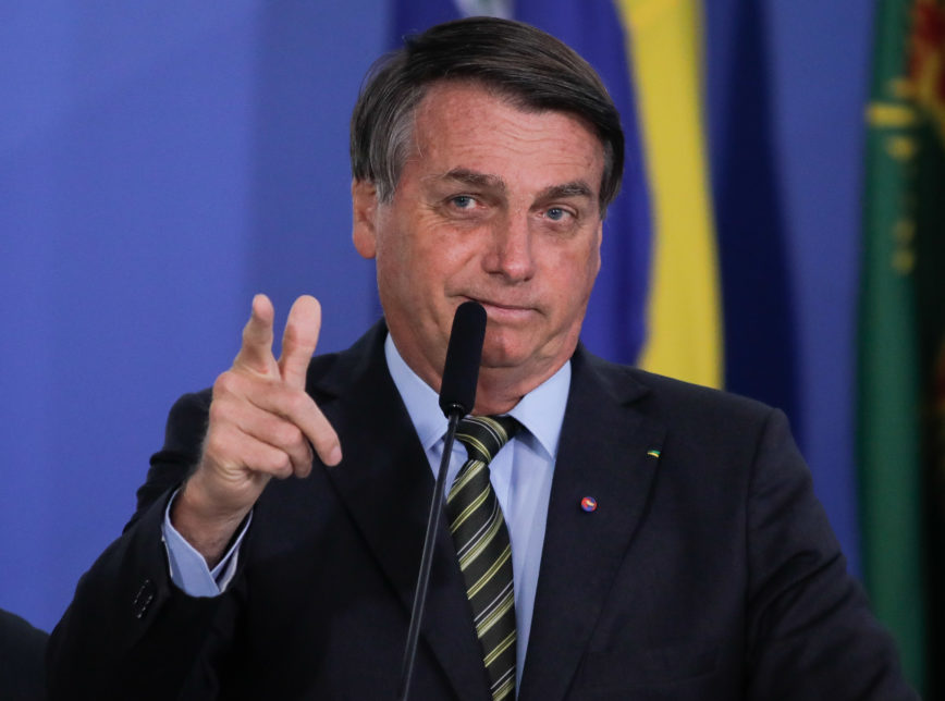 "A Globo mente porque perdeu BILHÕES em verbas publicitárias", diz Bolsonaro