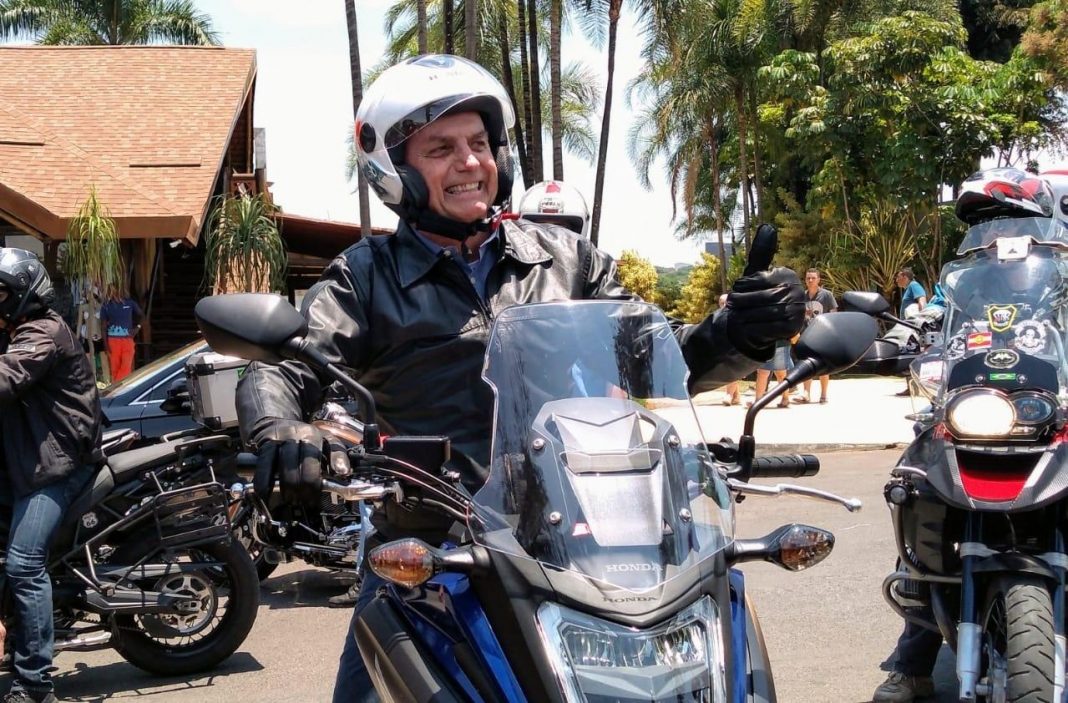 Bolsonaro diz que analisa conceder isenção de pedágio para motoqueiros