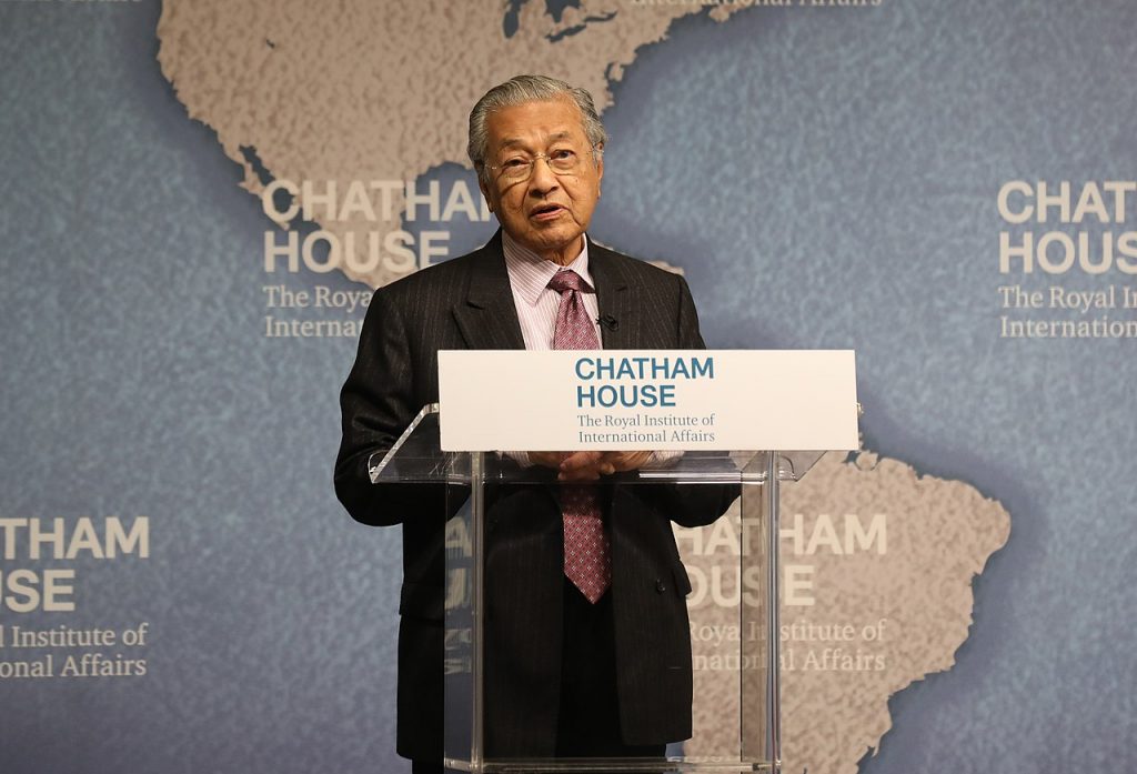 Ex-Ministro da Malásia: muçulmanos têm o direito de matar "milhões de franceses"