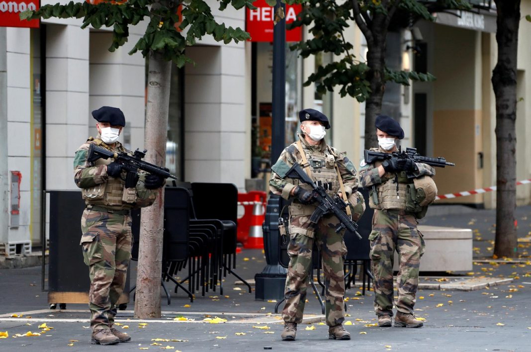 Uma das vítimas de atentado terrorista na França era brasileira, mãe de três filhos