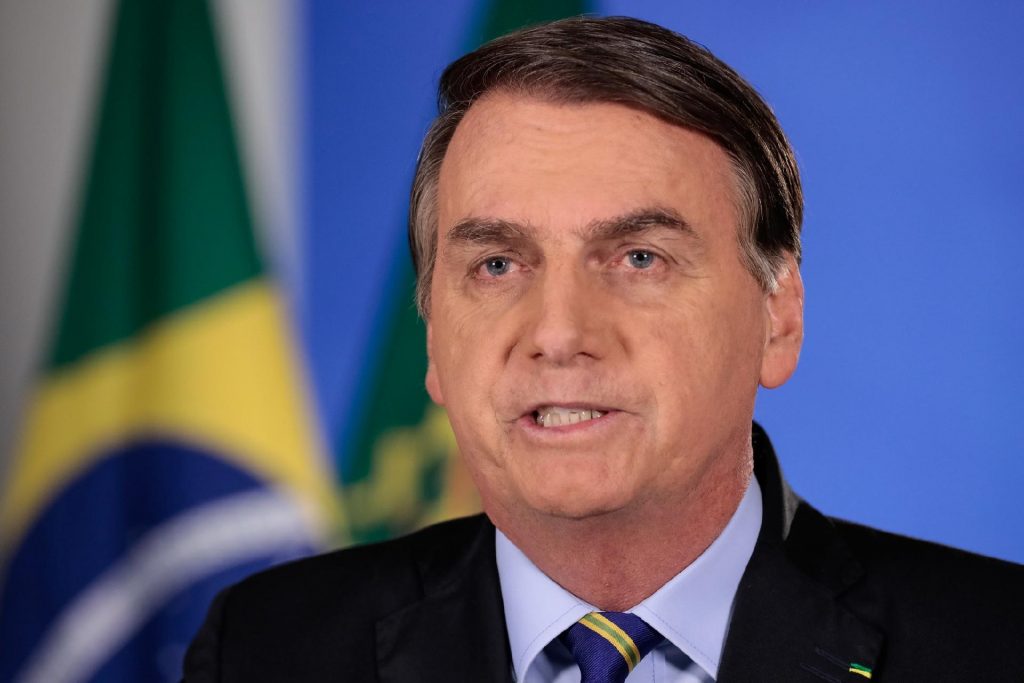 “Não compraremos vacina da China”, diz Bolsonaro a ministros, segundo reportagem