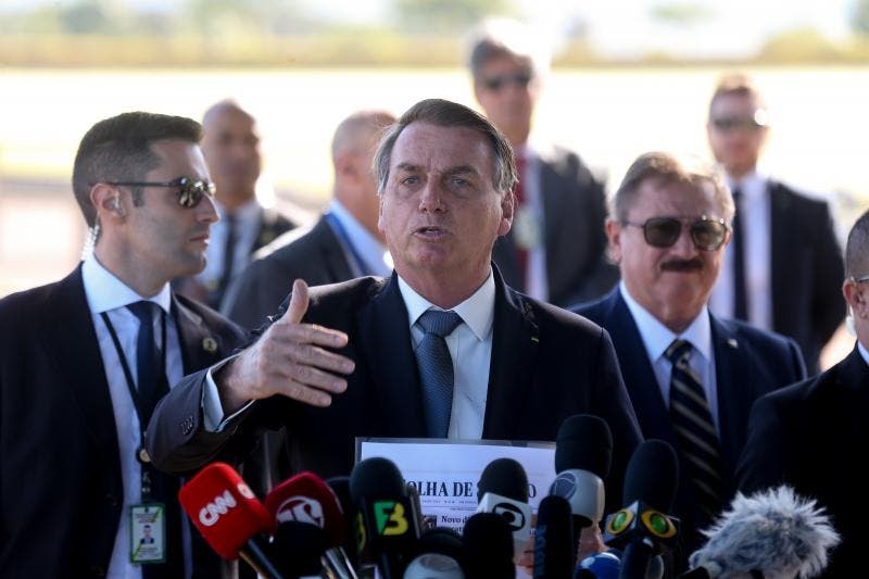 Bolsonaro critica abusos no lockdown e avisa: 