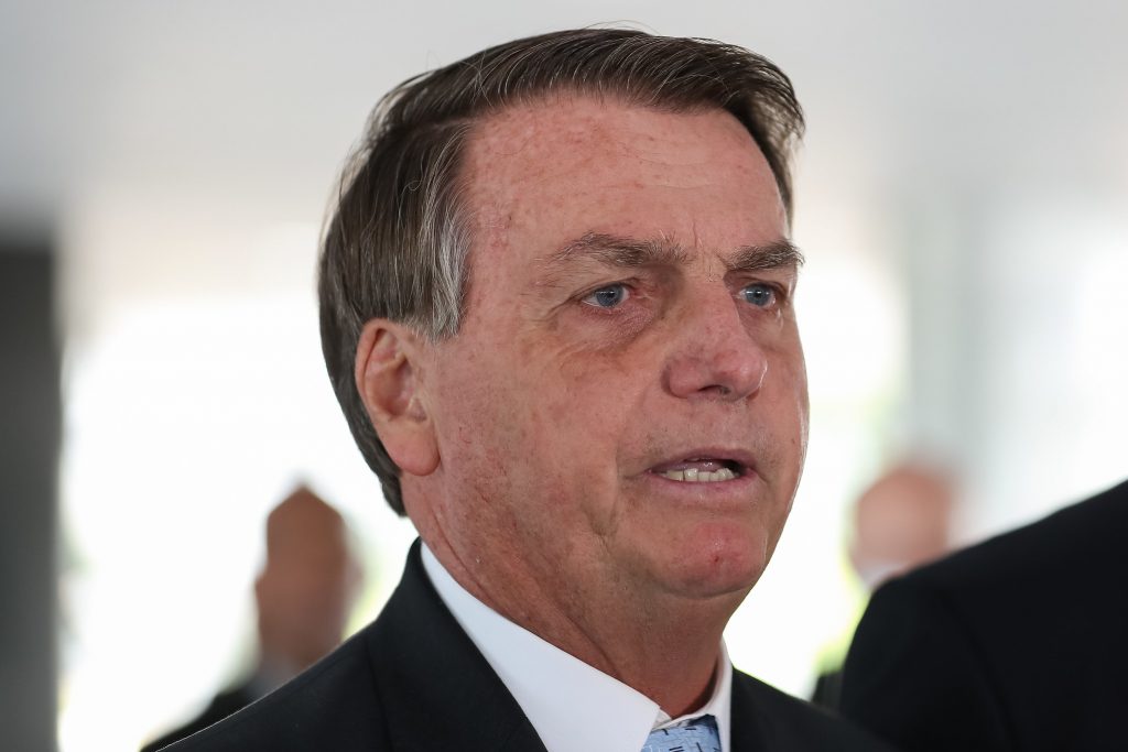 Após novo reajuste, Bolsonaro sugere a existência de "fraude" na Petrobrás