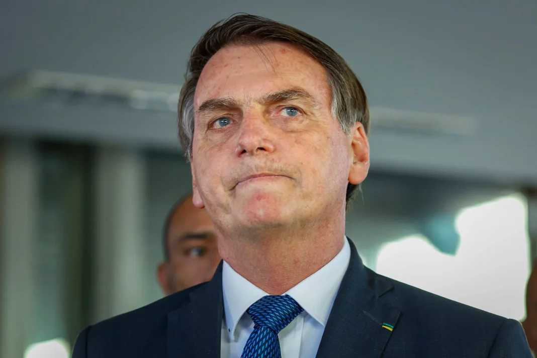 Bolsonaro vai ignorar o sofrimento de milhares de apoiadores, curtindo nos EUA?